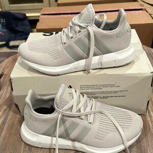 Adidas swift run 1.0 grey
